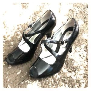 Black peep toe pumps